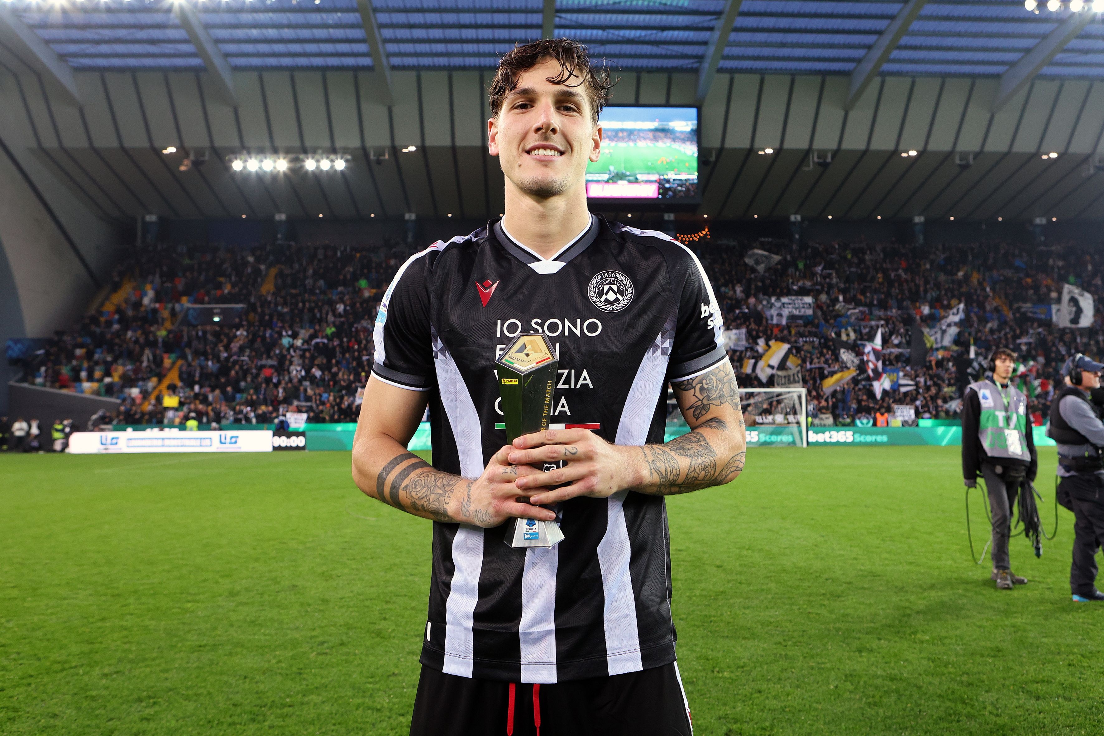 49图库-记者：乌迪内斯准备以1000万欧买断扎尼奥洛，米兰考虑引进他